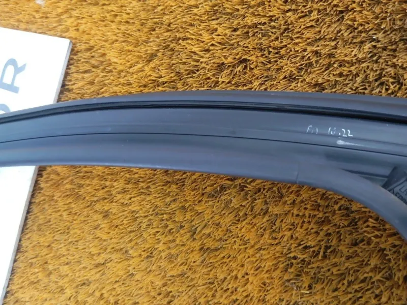 Уплотнитель стекла двери