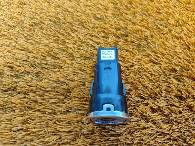 Кнопка запуска двигателя