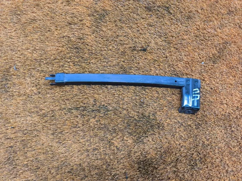 Направляющая стекла двери