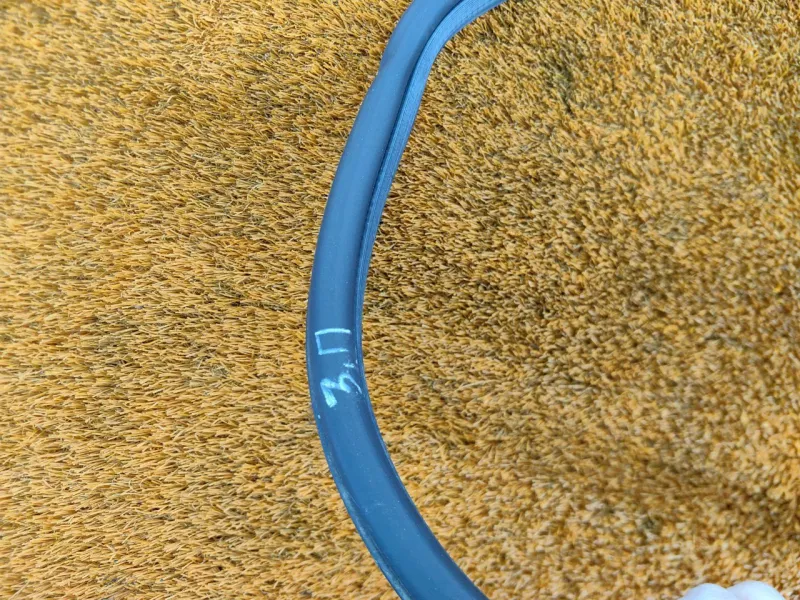 Уплотнитель проема двери