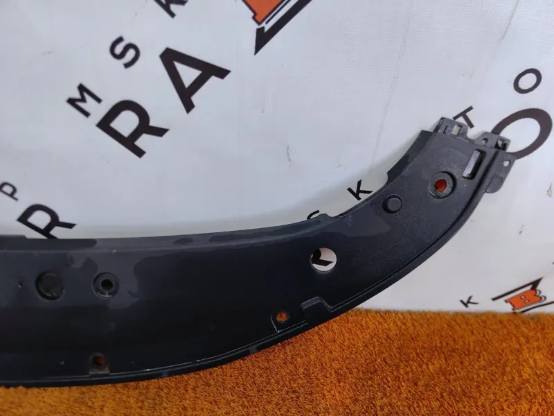 Накладка замка капота