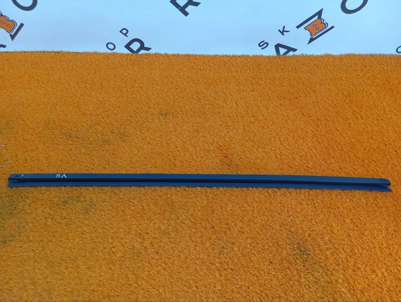 Уплотнитель стекла двери