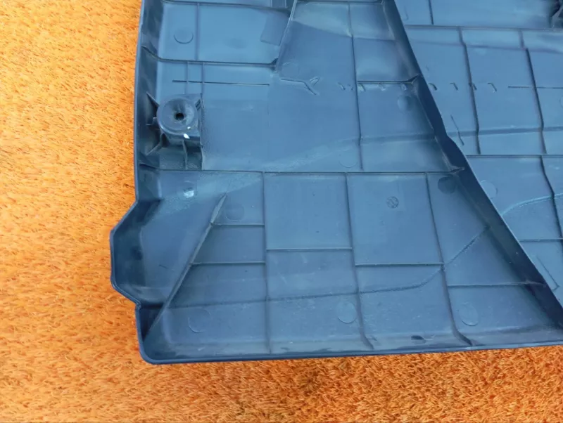 Декоративная крышка двигателя