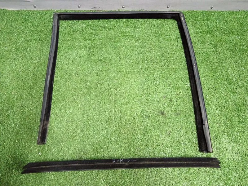 Уплотнитель стекла двери