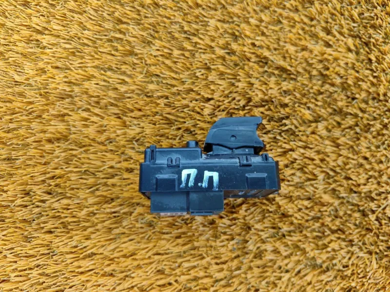 Кнопка стеклоподъемника