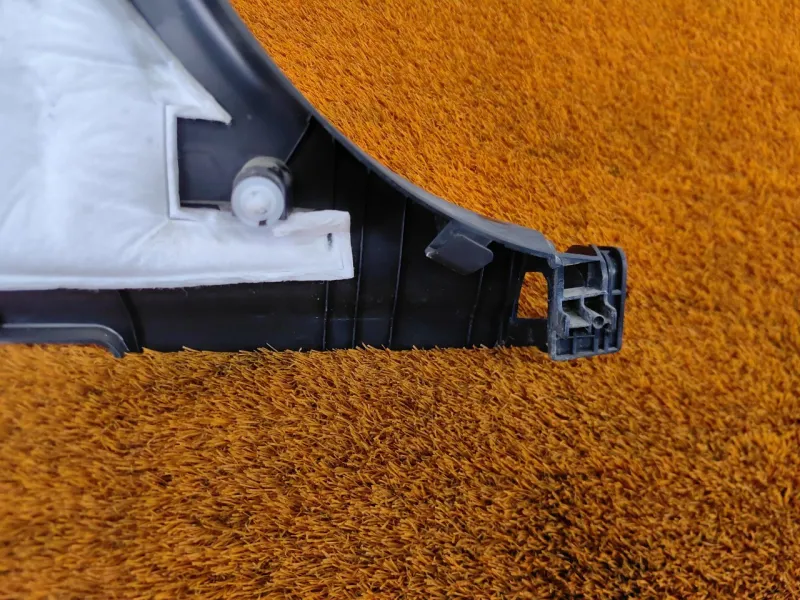 Обшивка центральной стойки