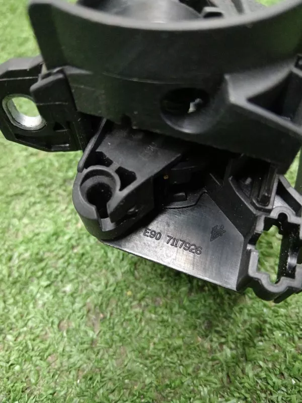 Личинка замка багажника