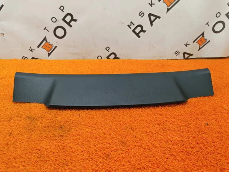 Обшивка двери багажника