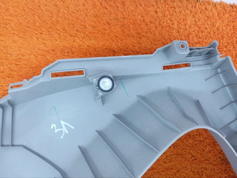 Накладка на стойку кузова