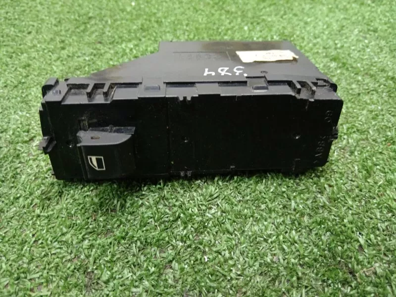 Кнопка стеклоподъемника