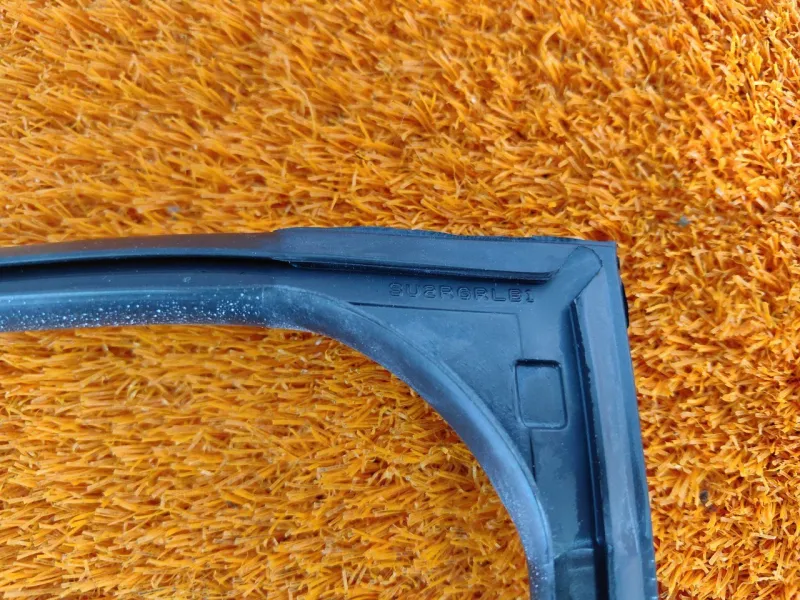 Уплотнитель стекла двери