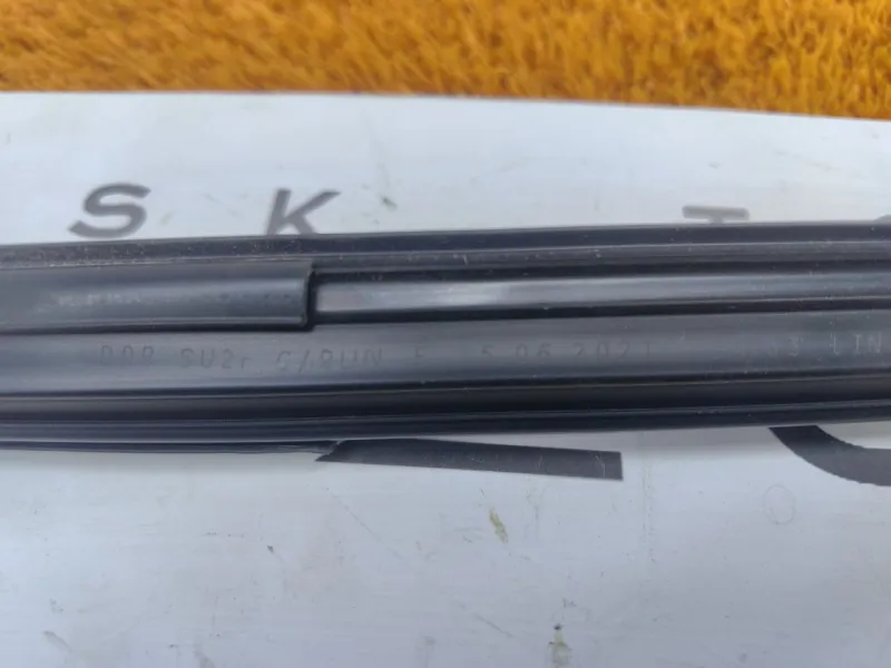 Уплотнитель стекла двери