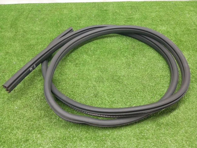 Уплотнитель проема двери