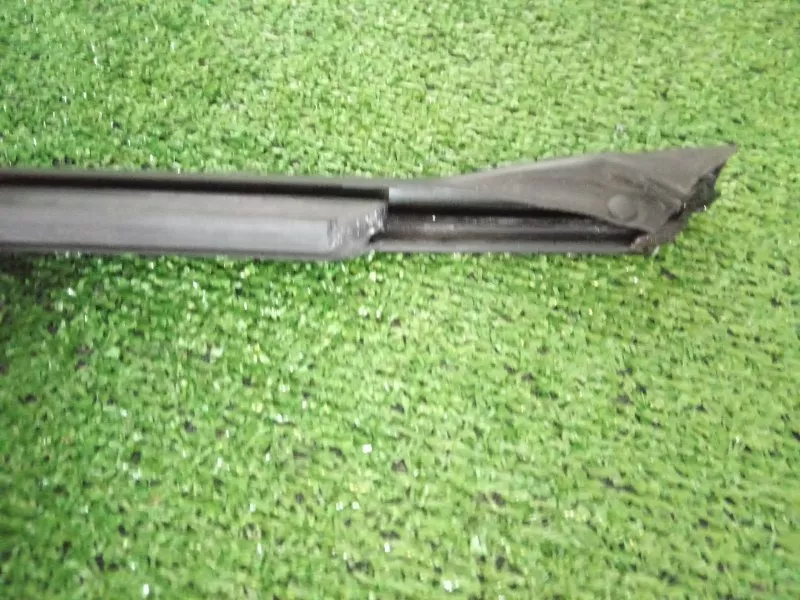 Уплотнитель стекла двери