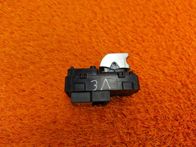 Кнопка стеклоподъемника