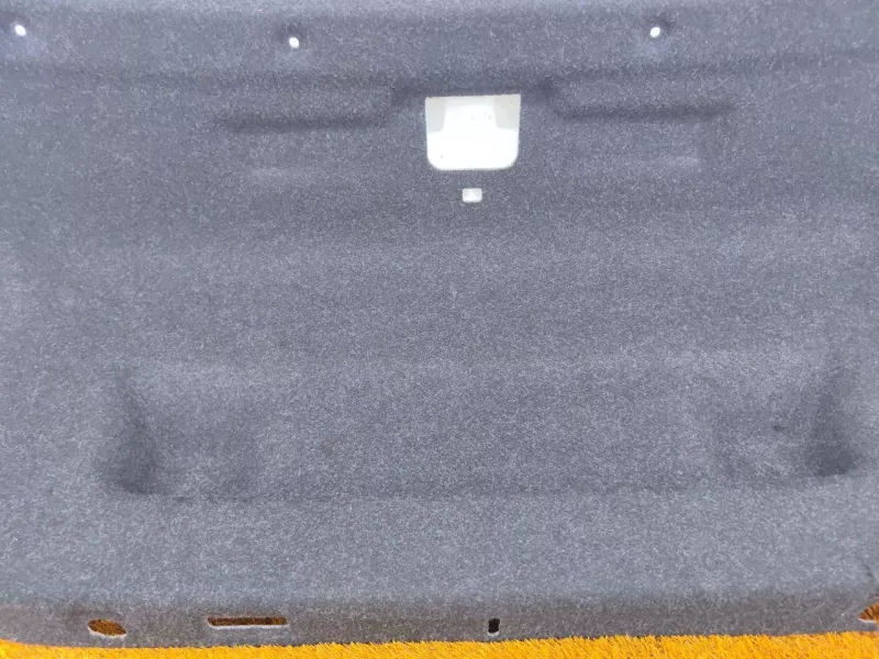 Обшивка двери багажника