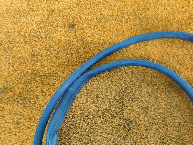 Уплотнитель проема двери