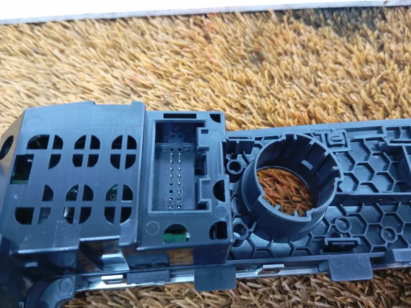 Панель управления в центральной консоли Audi A6 2018 4G1919610E C7