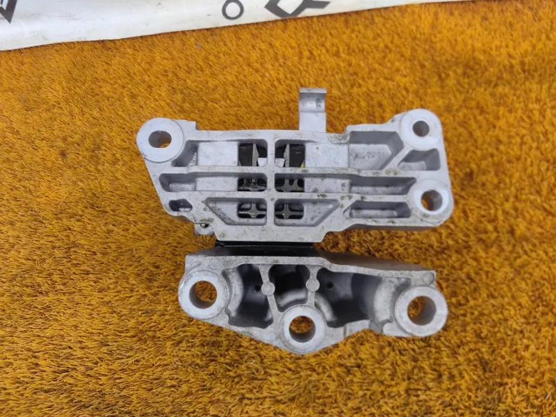 Подушка двигателя