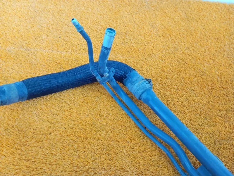 Горловина топливного бака