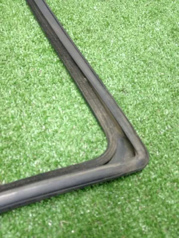 Уплотнитель стекла двери