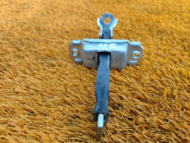 Ограничитель двери