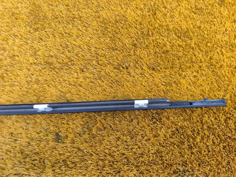 Уплотнитель стекла двери