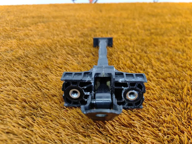 Ограничитель двери