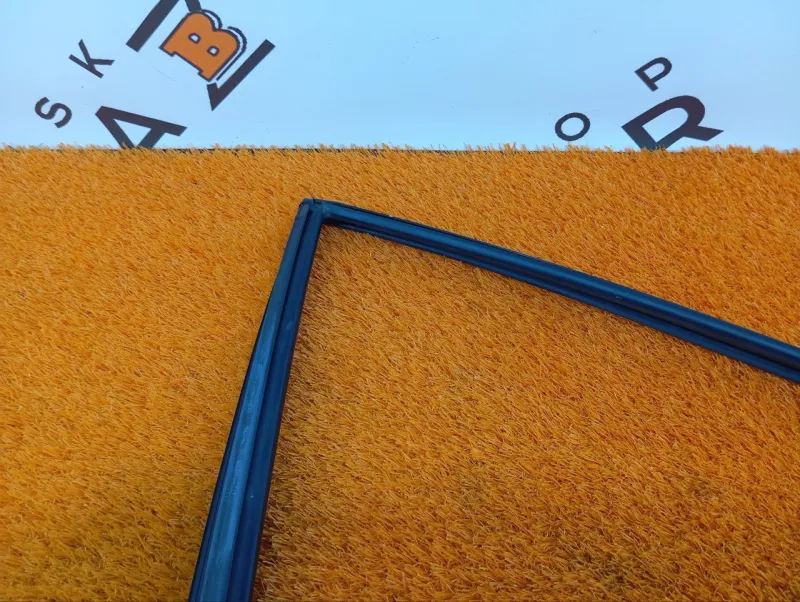 Уплотнитель стекла двери