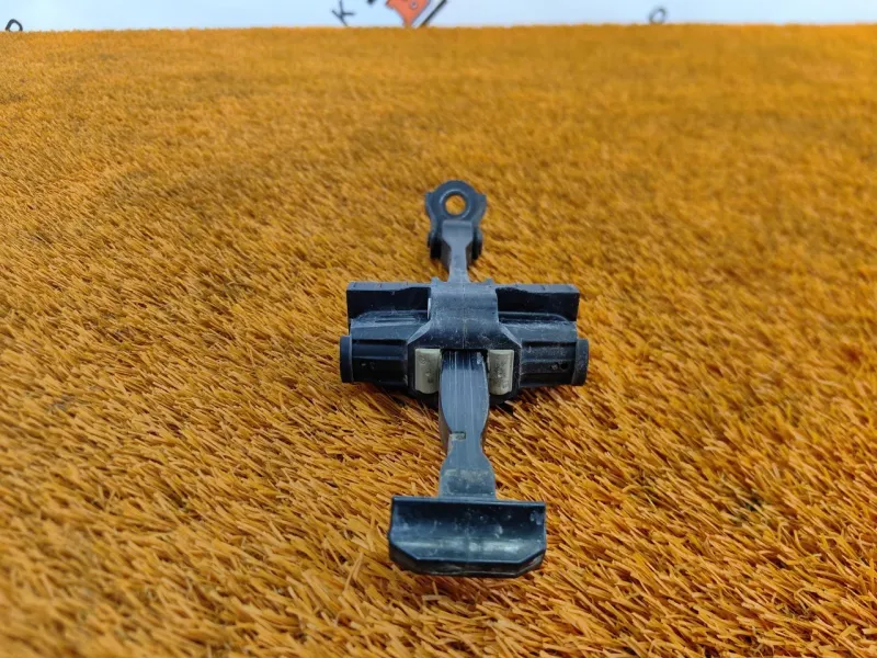 Ограничитель двери