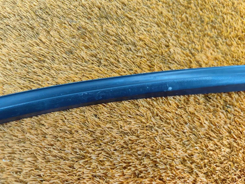 Уплотнитель стекла двери