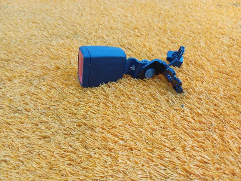 Ответная часть ремня безопасности