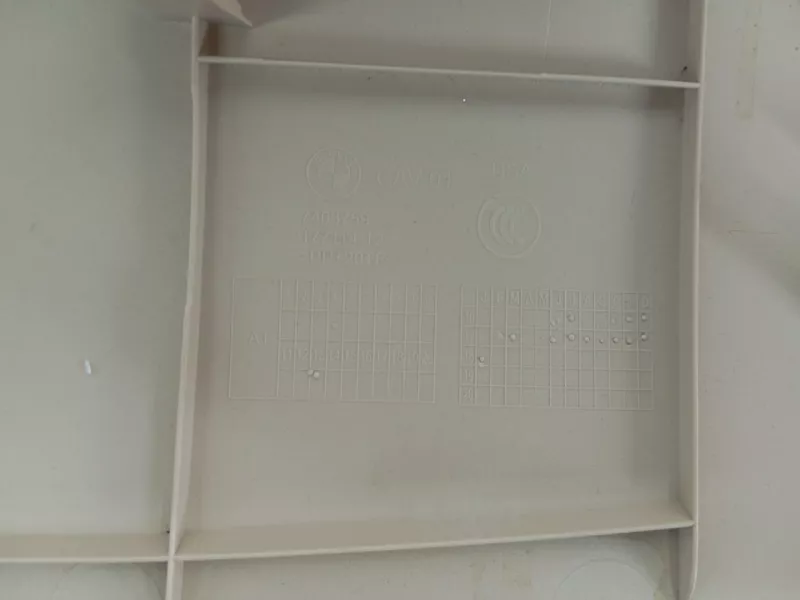 Обшивка двери багажника