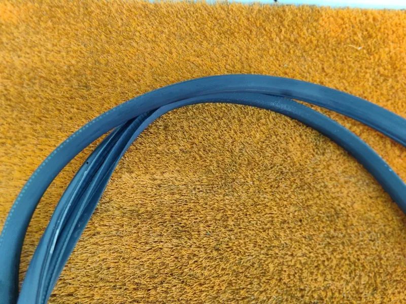 Уплотнитель проема двери