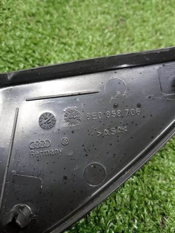 Уголок двери