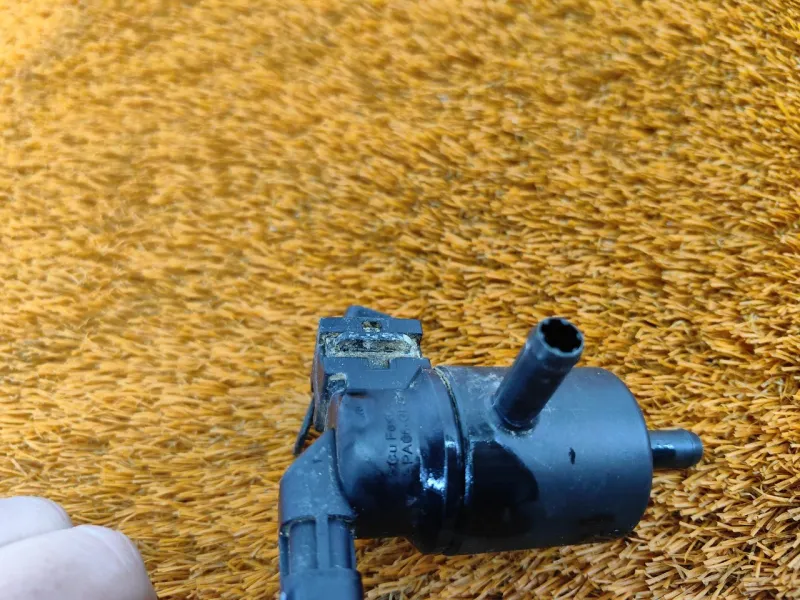 Клапан паров бензина