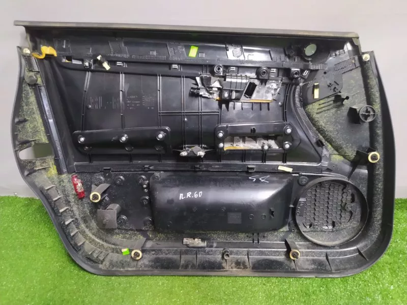 Обшивка двери Audi A4 2005 8E1867106В B7, передняя правая