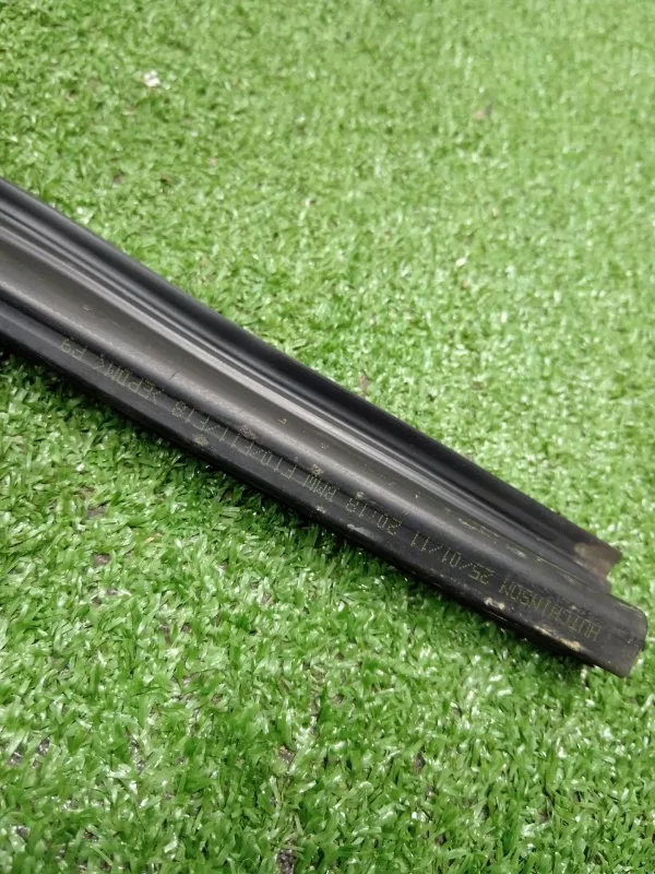 Уплотнитель стекла двери