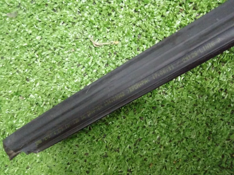 Уплотнитель стекла двери