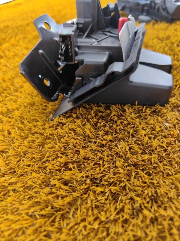 Замок багажника