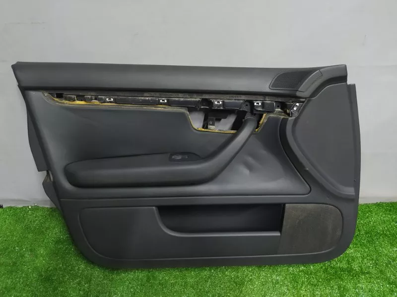 Обшивка двери Audi A4 2005 8E1867103AT8E1 B7, передняя левая