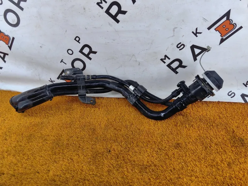 Горловина топливного бака