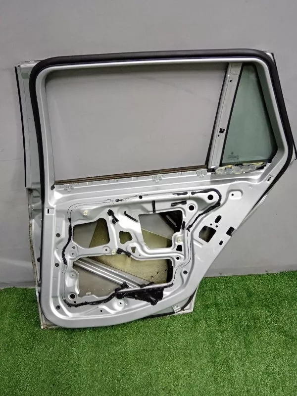 Дверь BMW 3-Series 2007 41007203676 E91, задняя правая