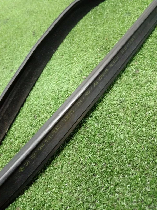 Уплотнитель стекла двери