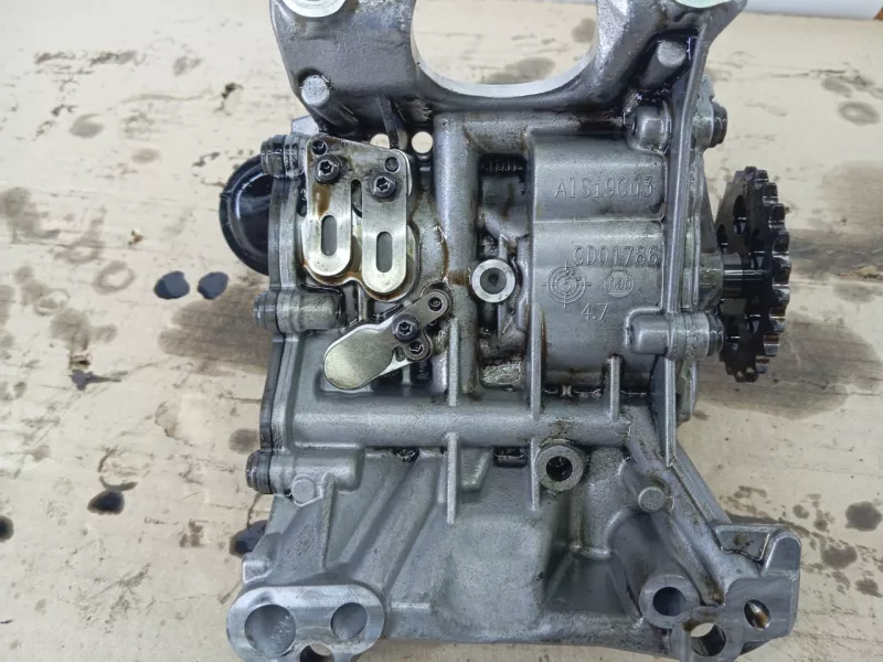 Масляный насос BMW 5-Series 2019 11418513756 G30 B47D20A