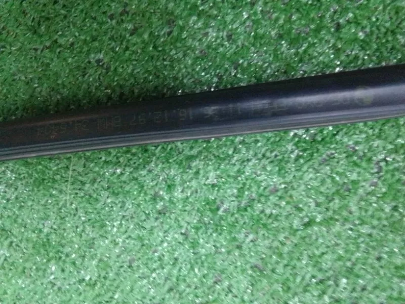 Уплотнитель стекла двери