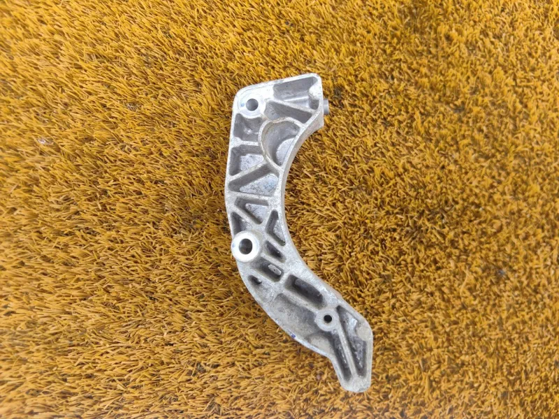 Кронштейн компрессора кондиционера