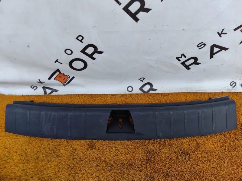 Накладка замка багажника