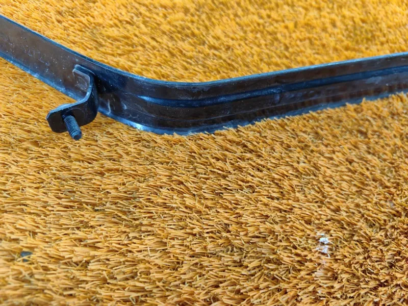 Крепление топливного бака