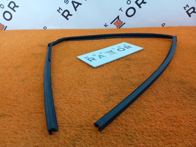 Уплотнитель стекла двери